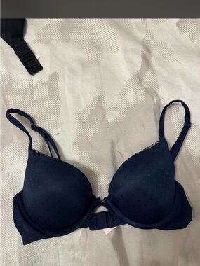 VICTORIA SECRET BODY BY VICTORIA PUSH UP SMOOTH BRA